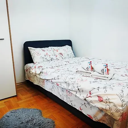 Lux Rose 2 60m2 * קרגיובאק